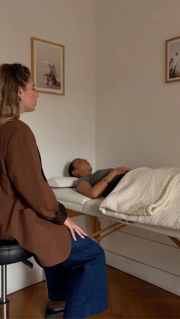 femme en parcours PMA pratiquant la sophrologie pour apaiser le stress